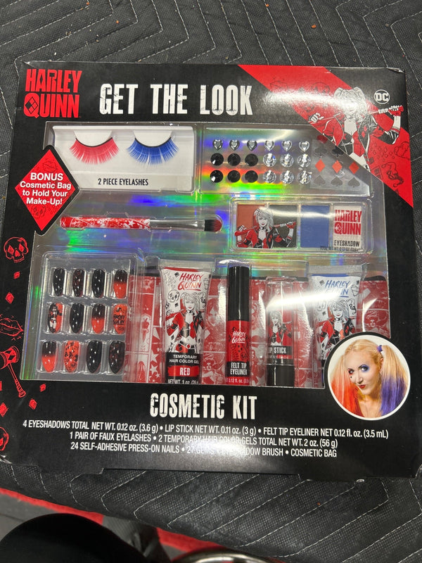 COSMETIC KIT