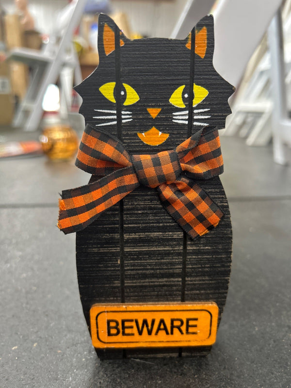 WOODEN CAT DECOR