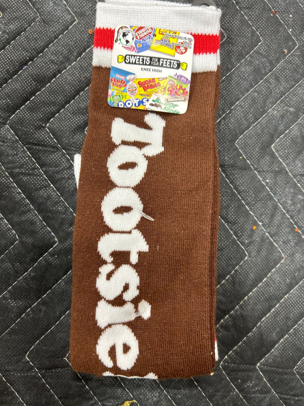 KNEE HIGH TOOTSIE ROLL SOCKS