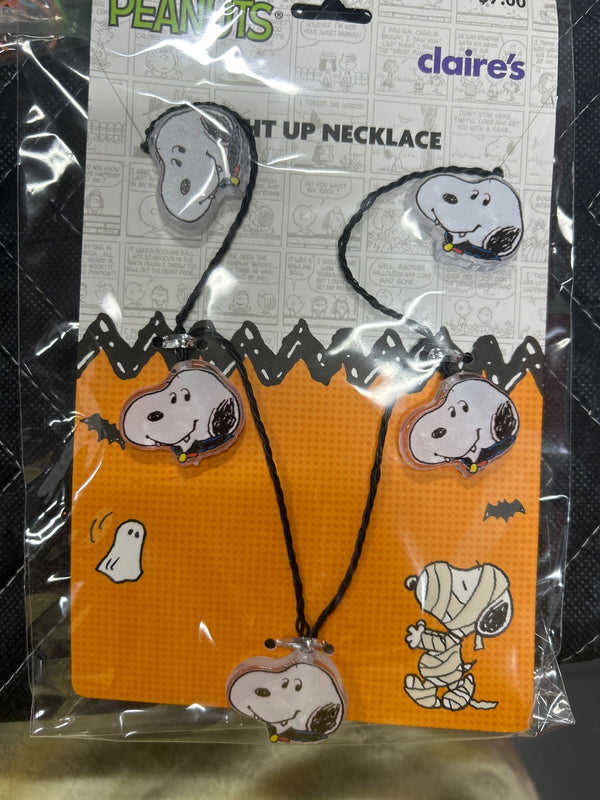 SNOOPY LIGHT UP NECKLACE