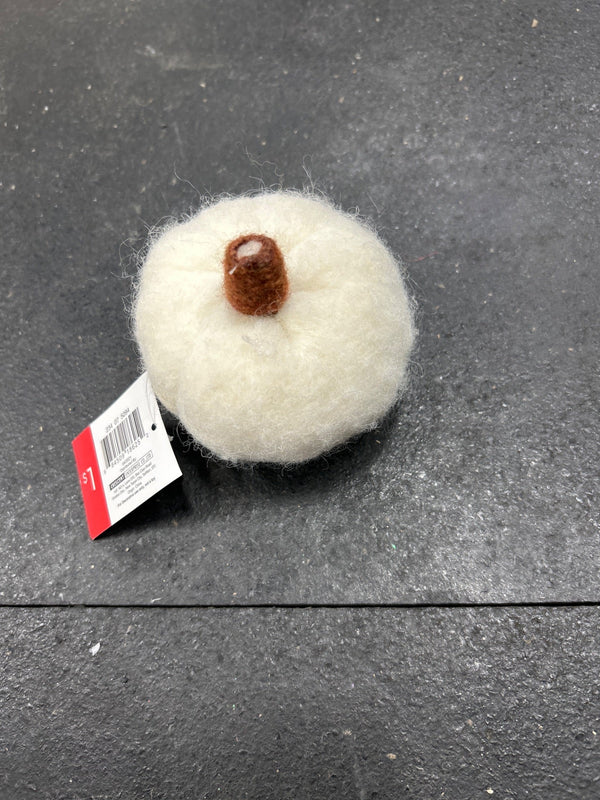 WHITE FELTED PUMPKIN